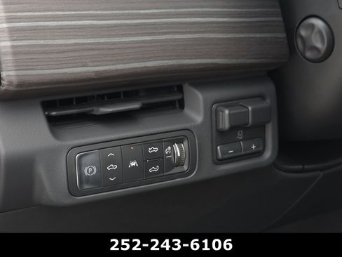 Used 2024 GMC Sierra EV Denali image 29