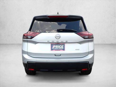 Used 2024 Nissan Rogue S AWD/4WD image 3