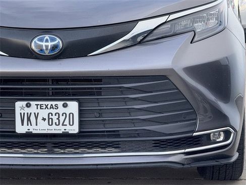 Used 2024 Toyota Sienna XLE image 8