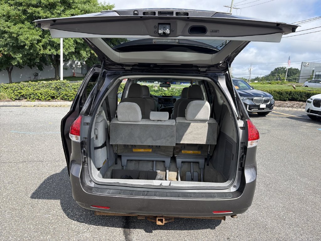Used 2012 Toyota Sienna LE FWD image 27