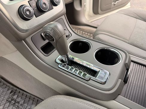 Used 2013 GMC Acadia SLE image 9