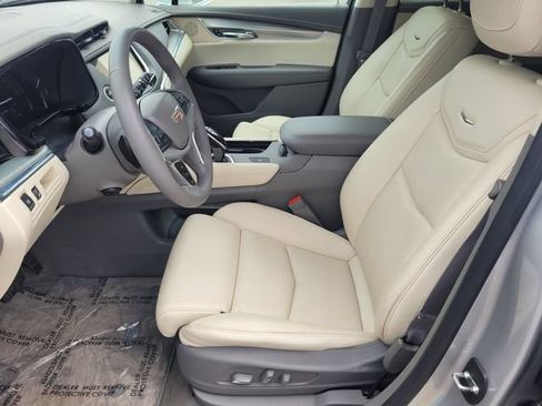 Used 2017 Cadillac XT5 Luxury w/ Driver Awareness Package FWD image 23