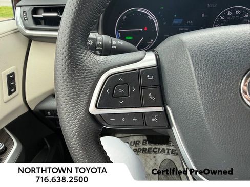 Used 2024 Toyota Sienna Limited AWD/4WD image 19