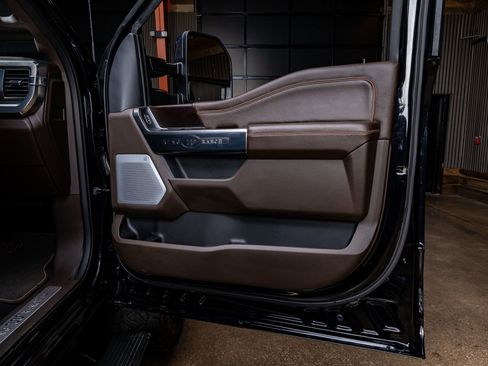 Used 2025 Ford F350 King Ranch w/ Chrome Package image 37