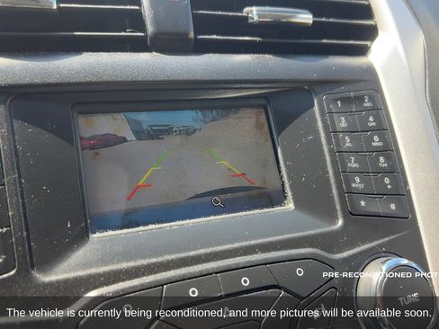 Used 2016 Ford Fusion SE FWD image 17