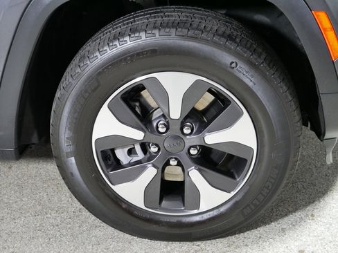 Used 2023 Jeep Grand Cherokee 4WD 4xe image 15