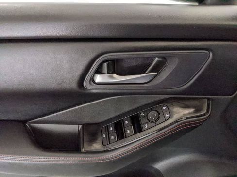 Used 2025 Nissan Rogue SV AWD/4WD image 15