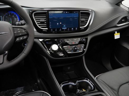 New 2026 Chrysler Pacifica Limited w/ S Appearance Package image 23