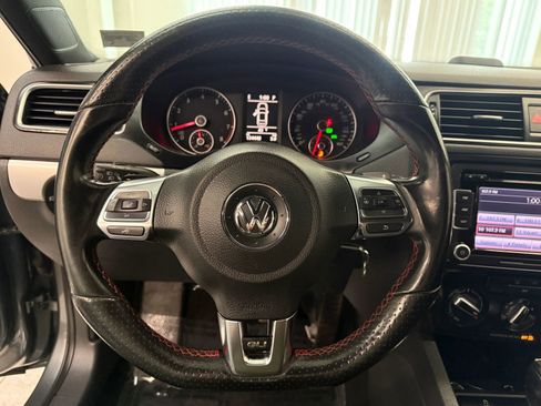 Used 2014 Volkswagen Jetta GLI image 29