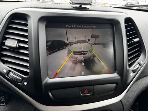 Used 2015 Jeep Cherokee Limited w/ Luxury Group image 4