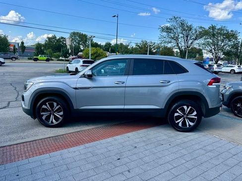 Certified 2025 Volkswagen Atlas Cross Sport SE AWD/4WD image 4