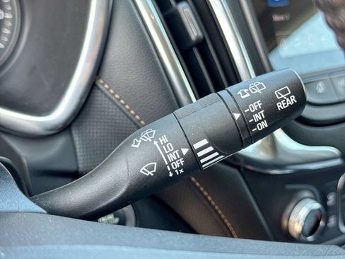 Used 2020 Chevrolet Equinox Premier w/ Premier Redline Edition FWD image 24