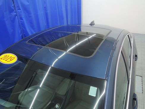 Used 2019 Chevrolet Malibu LT image 4