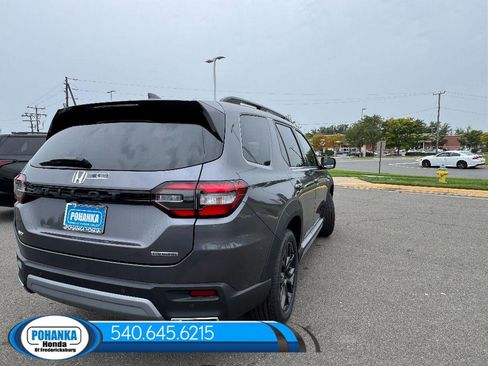 New 2025 Honda Pilot Touring image 12