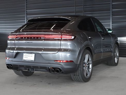 Used 2025 Porsche Cayenne Coupe image 10