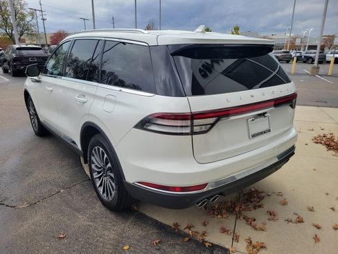Used 2023 Lincoln Aviator AWD Standard 4dr SUV w/ Premium Package image 10