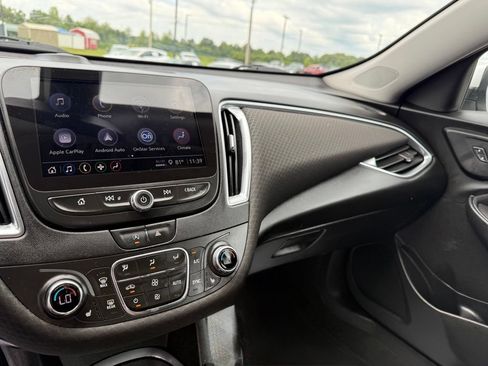 Used 2021 Chevrolet Malibu LT FWD image 23