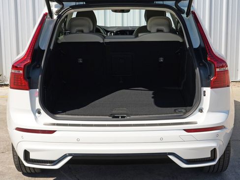 Used 2023 Volvo XC60 T8 Plus w/ Climate Package image 10