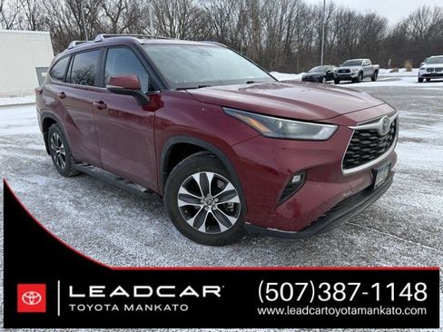 Used 2023 Toyota Highlander XLE image 1