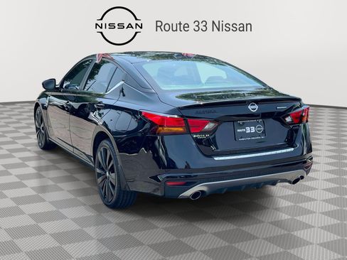 Used 2022 Nissan Altima 2.5 SR w/ Midnight Edition Package AWD/4WD image 3