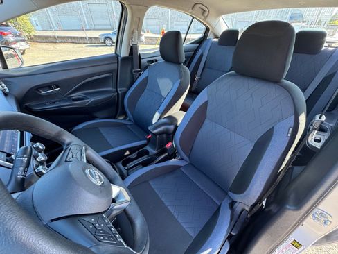 Used 2025 Nissan Versa SV image 34