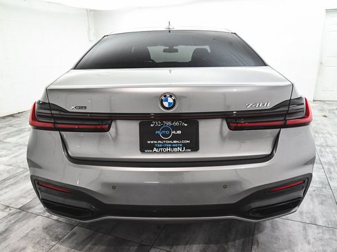 Used 2022 BMW 740i xDrive w/ M Sport Package image 4