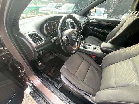 Used 2020 Jeep Grand Cherokee Laredo image 7