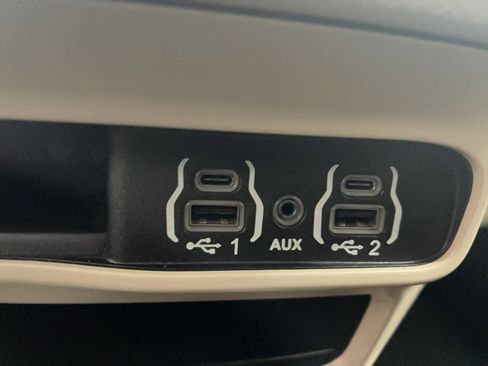 Used 2023 Chrysler Voyager LX FWD image 15