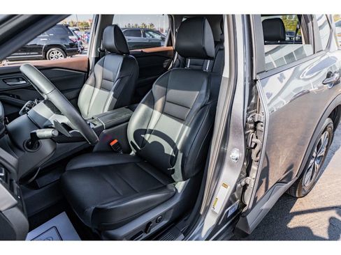 Used 2023 Nissan Rogue SV w/ SV Premium B Package image 8