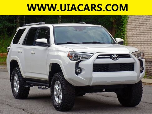 Used 2022 Toyota 4Runner SR5 RWD image 4
