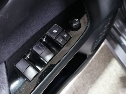 Used 2022 Toyota Prius XLE image 12