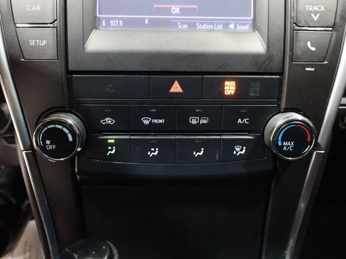 Used 2017 Toyota Camry SE image 27