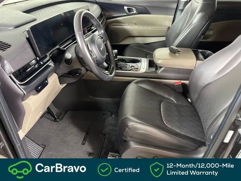Used 2025 Kia Carnival FWD image 17