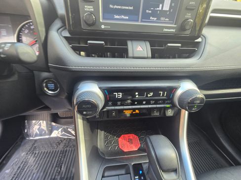 Used 2022 Toyota RAV4 XLE image 21