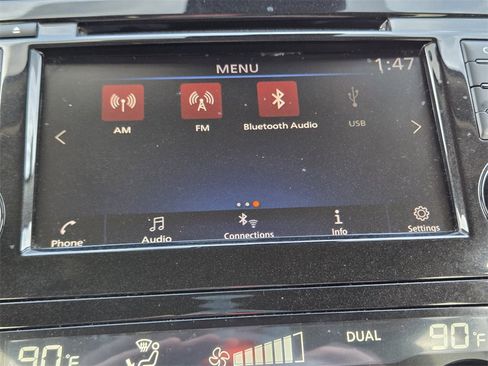 Used 2020 Nissan Rogue SV image 11