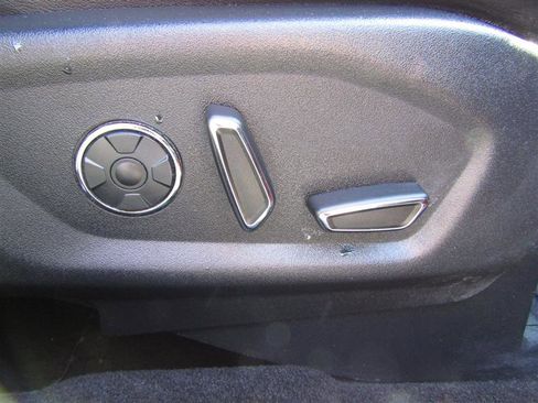 Used 2017 Ford Explorer Platinum image 40