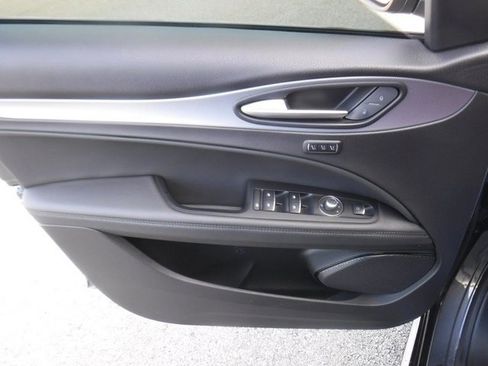 Used 2024 Alfa Romeo Stelvio Veloce image 20