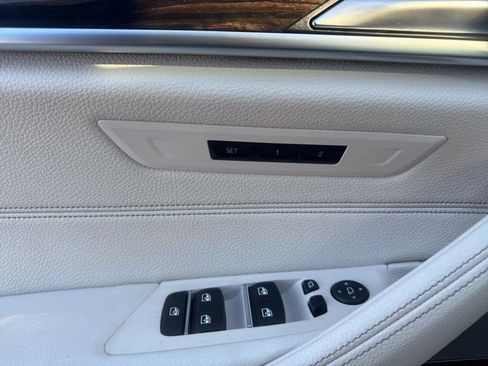 Used 2022 BMW 540i xDrive w/ Premium Package image 10