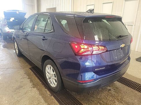 Used 2022 Chevrolet Equinox LS w/ LPO, Floor Liner Package image 4