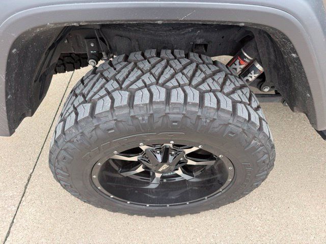 Used 2024 Jeep Gladiator Mojave w/ Convenience Group AWD/4WD image 12