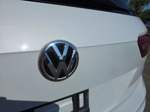 Used 2018 Volkswagen Tiguan SE w/ Panoramic Sunroof Package FWD image 10