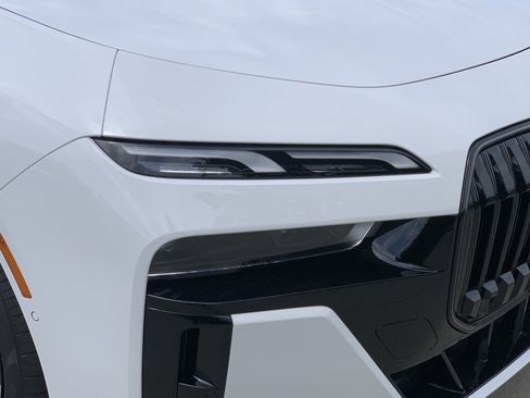 New 2025 BMW 750e xDrive image 11