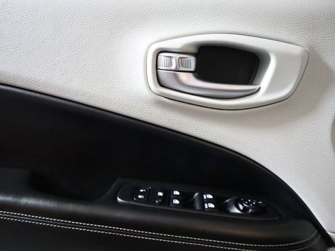 Used 2021 Jeep Compass Latitude w/ Driver Assistance Group image 38