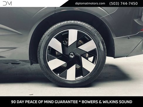 Used 2024 Volvo XC60 T8 Ultimate AWD/4WD image 41
