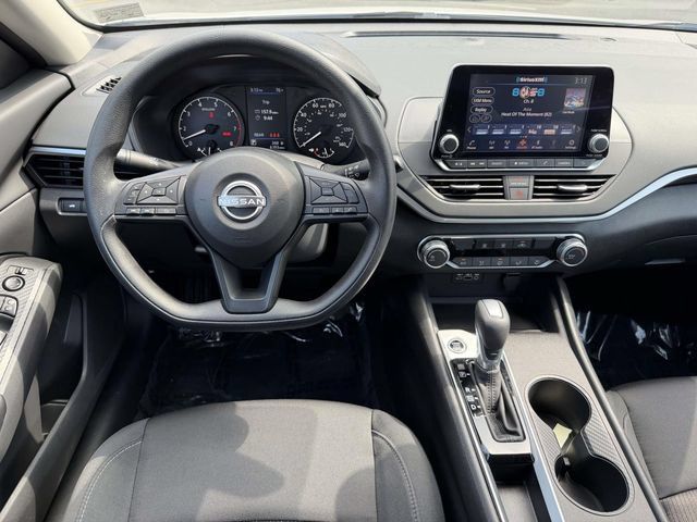 Used 2025 Nissan Altima 2.5 S FWD image 18