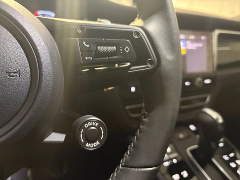 Certified 2026 Porsche Macan AWD/4WD image 43