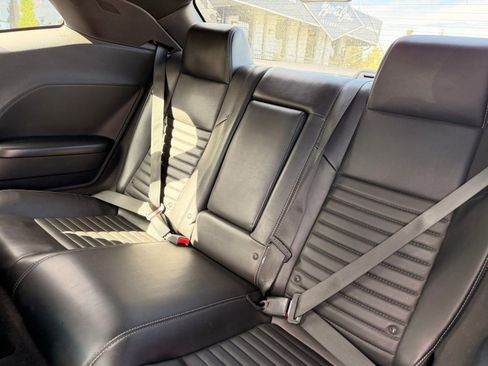 Used 2014 Dodge Challenger SXT RWD image 8