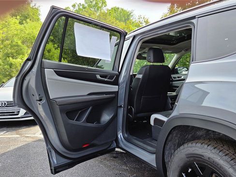 New 2026 Volkswagen Atlas Peak Edition AWD/4WD image 24