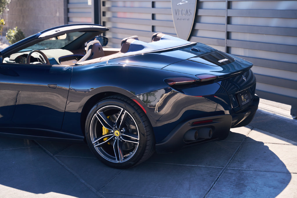 Used 2025 Ferrari Roma Spider RWD image 8