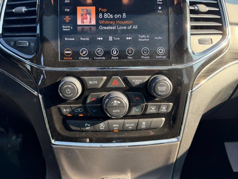 Used 2022 Jeep Grand Cherokee Limited w/ Trailer Tow Group IV AWD/4WD image 15